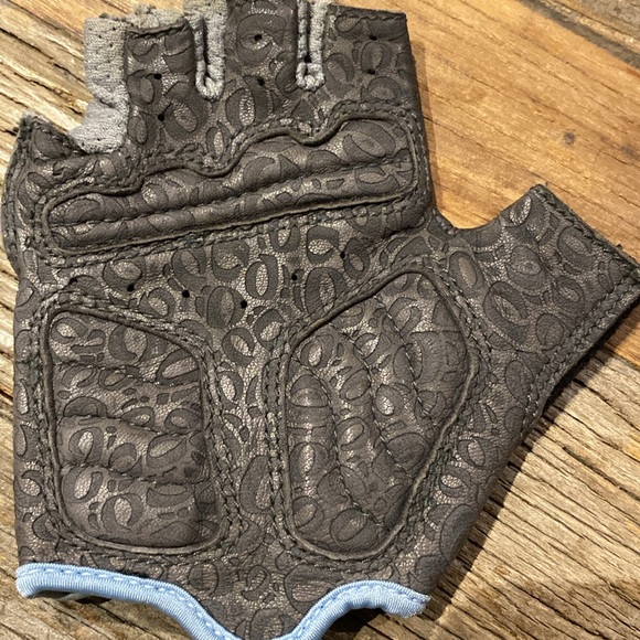 Pearl Izumi cycling gloves - Picture 3 of 4